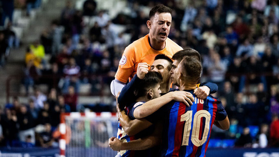 Los jugadores del Barça celebran un tanto