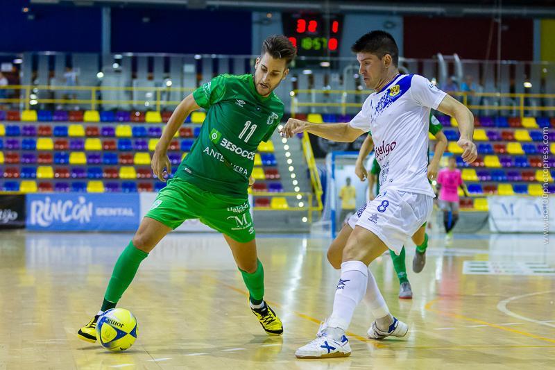 Álex Fuentes de BeSoccer CD UMA Antequera y Chus del Manzanares FS