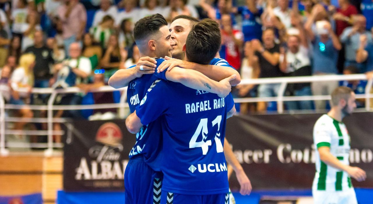 Los jugadores del Viña Albali Valdepeñas celebran un gol