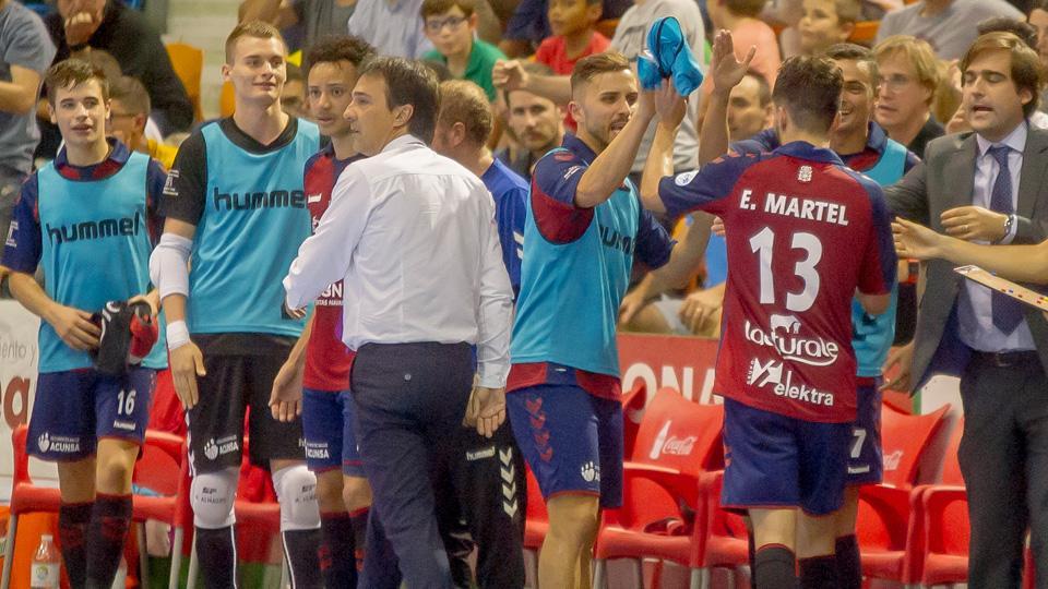 Imanol Arregui, entrenador del CA Osasuna Magna, durante un encuentro. 