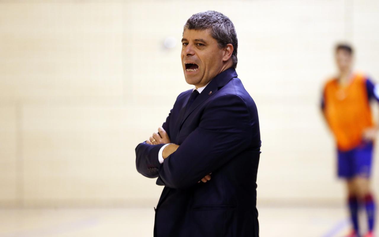 Xavier Closas, técnico del Barça B, durante un partido