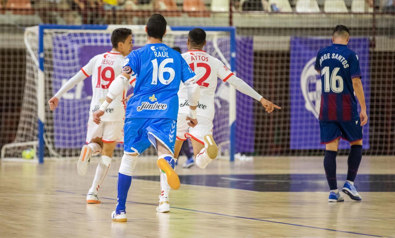 Los jugadores del Jimbee Cartagena celebran un gol