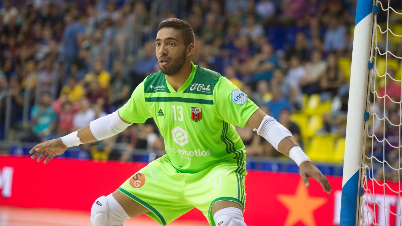 Adrián Pereira, jugador del Futbol Emotion Zaragoza, durante un partido