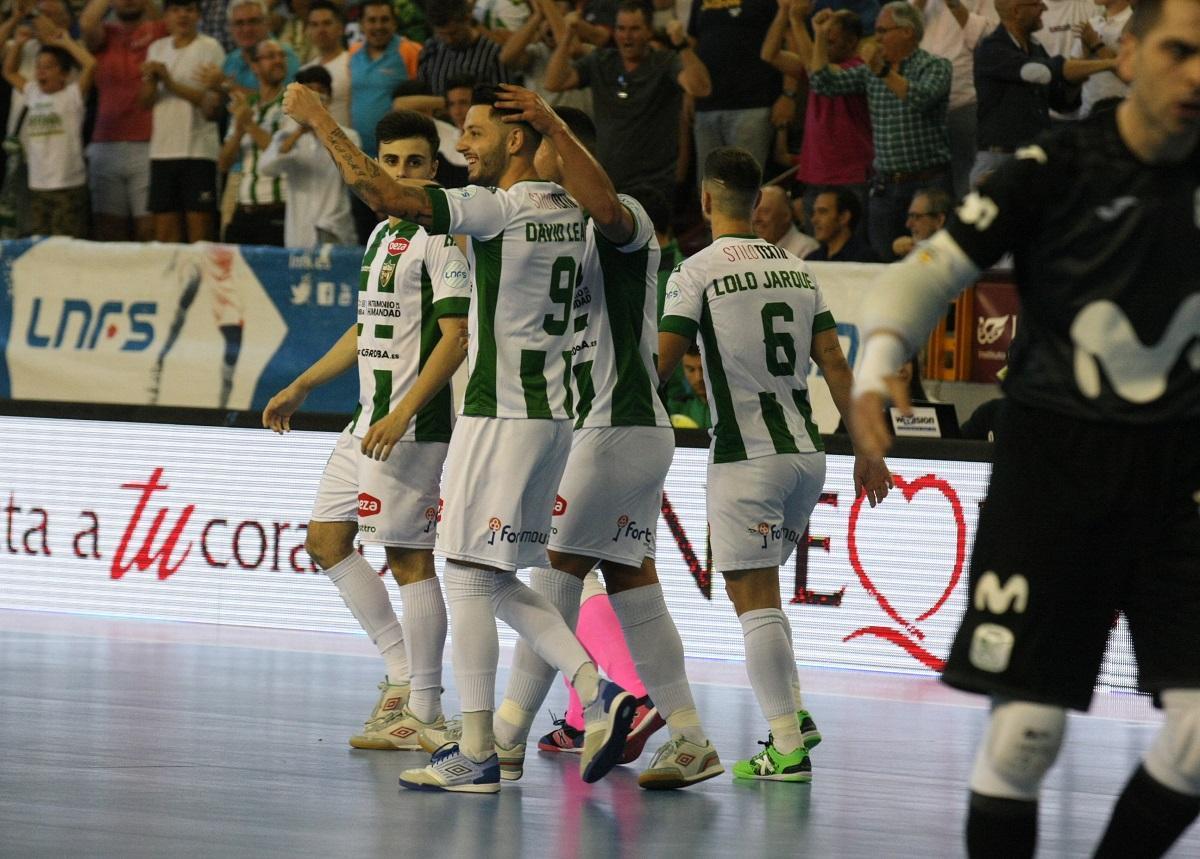 Los jugadores del Córdoba Patrimonio de la Humanidad celebran un gol