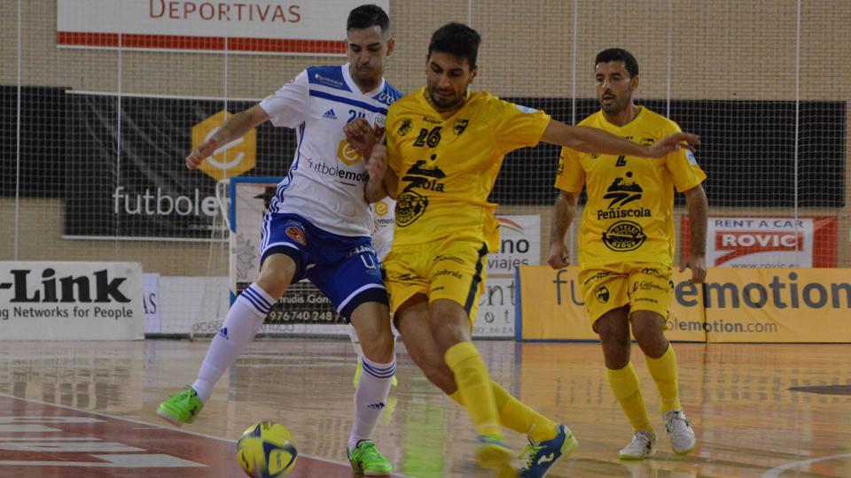 Adri Ortego, de Fútbol Emotion Zaragoza, y Tuli, de Servigroup Peñíscola 