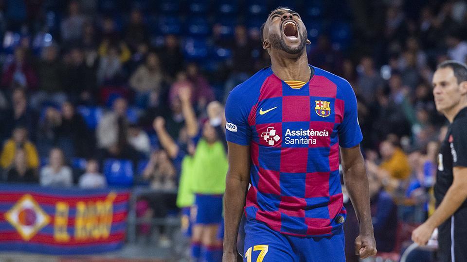 Arthur, jugador del Barça, celebra un tanto.