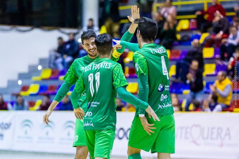 Los jugadores del BeSoccer CD UMA Antequera celebran un gol 
 Foto: ISO 100 Press