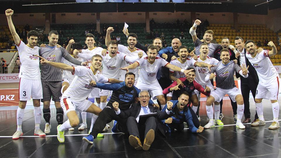 Los jugadores de ElPozo Murcia celebran la clasificación para la Final Four de la UEFA Futsal Champions League.