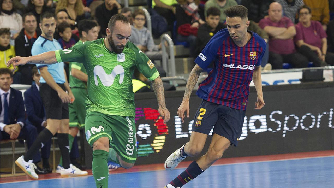 Ricardinho, jugador de Movistar Inter, ante Aicardo, del Barça.