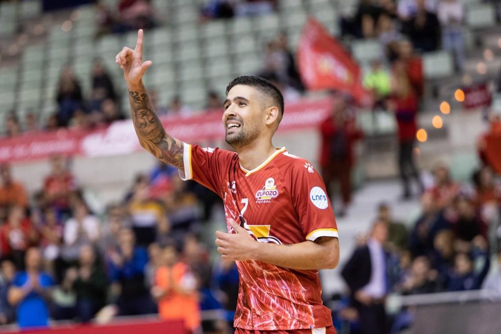 Felipe Valerio, jugador de ElPozo Murcia, celebra un gol