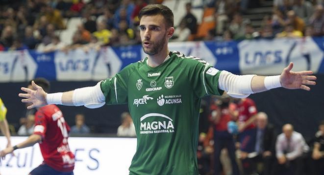 Asier, portero del C.A. Osasuna Magna, durante un encuentro