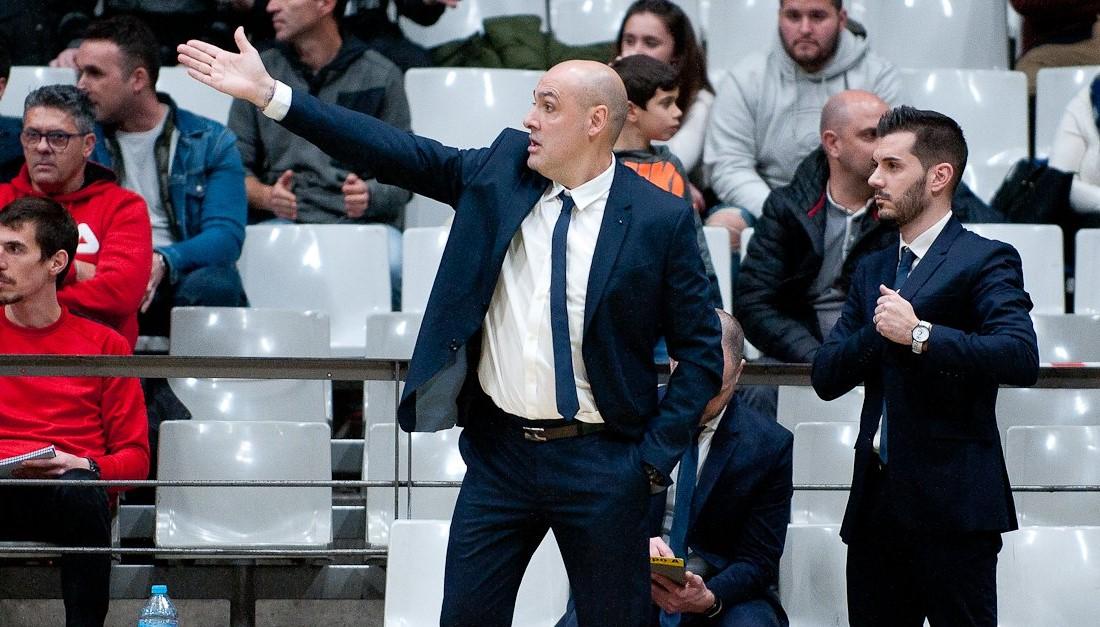 Javi Rodríguez, entrenador del Industrias Santa Coloma, durante un encuentro.