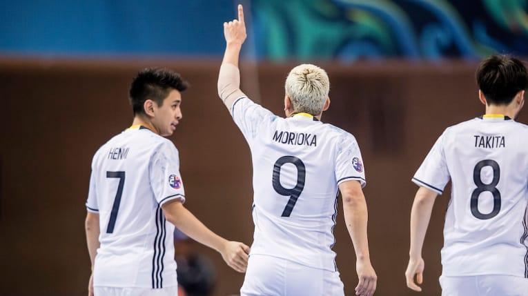 Morioka y Takita, nuevos jugadores de O Parrulo Ferrol, en un partido con Japón 
 Foto: AFC Futsal