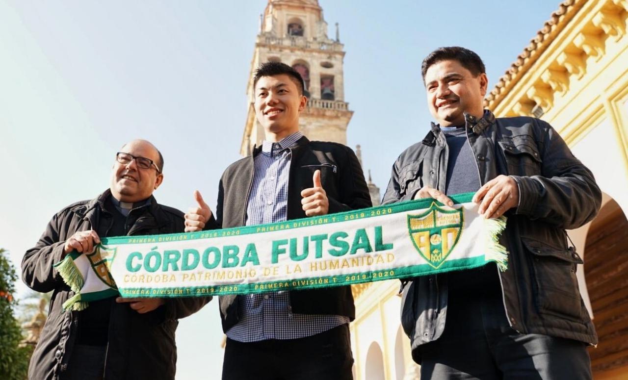 Shimizu presentado como nuevo jugador de Córdoba Patrimonio de la Humanidad