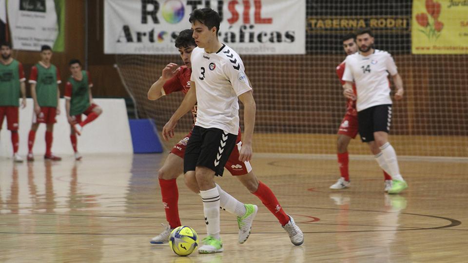 Alberto, jugador de Rivas Futsal, ante Altamirano, de ElPozo Ciudad de Murcia.
