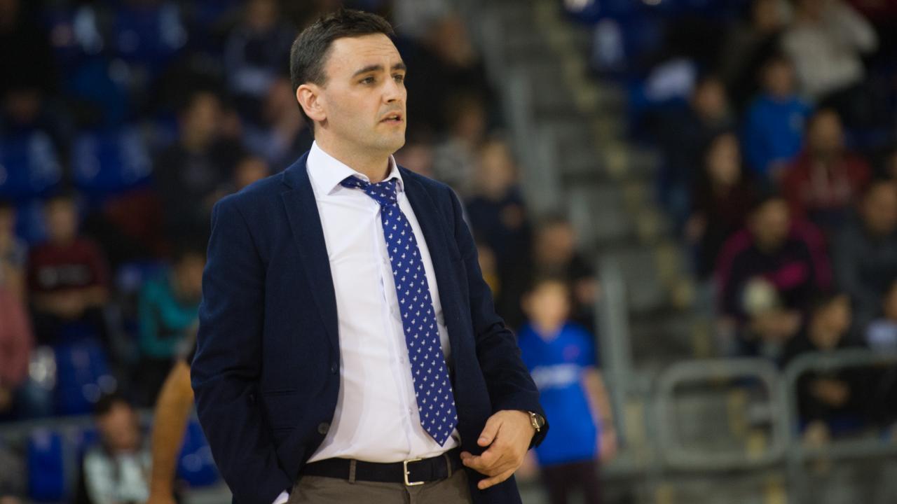 Héctor Souto, entrenador de O Parrulo Ferrol, durante un partido