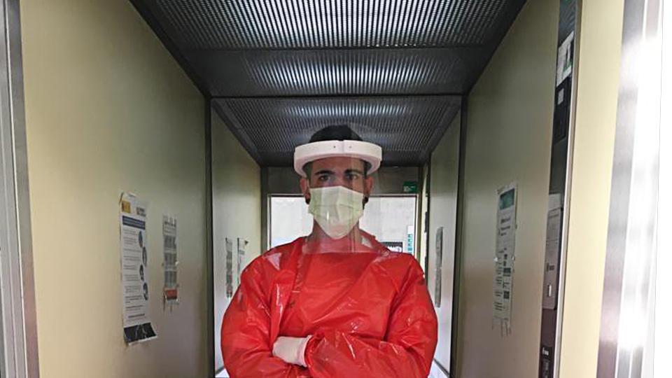 Carlos García, jugador del Azulejos Moncayo Colo Colo, en el Centro de Salud San José de Zaragoza.