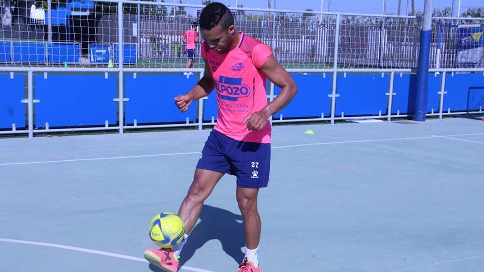 Leo Santana, jugador de ElPozo Murcia Costa Cálida, durante un entrenamiento.