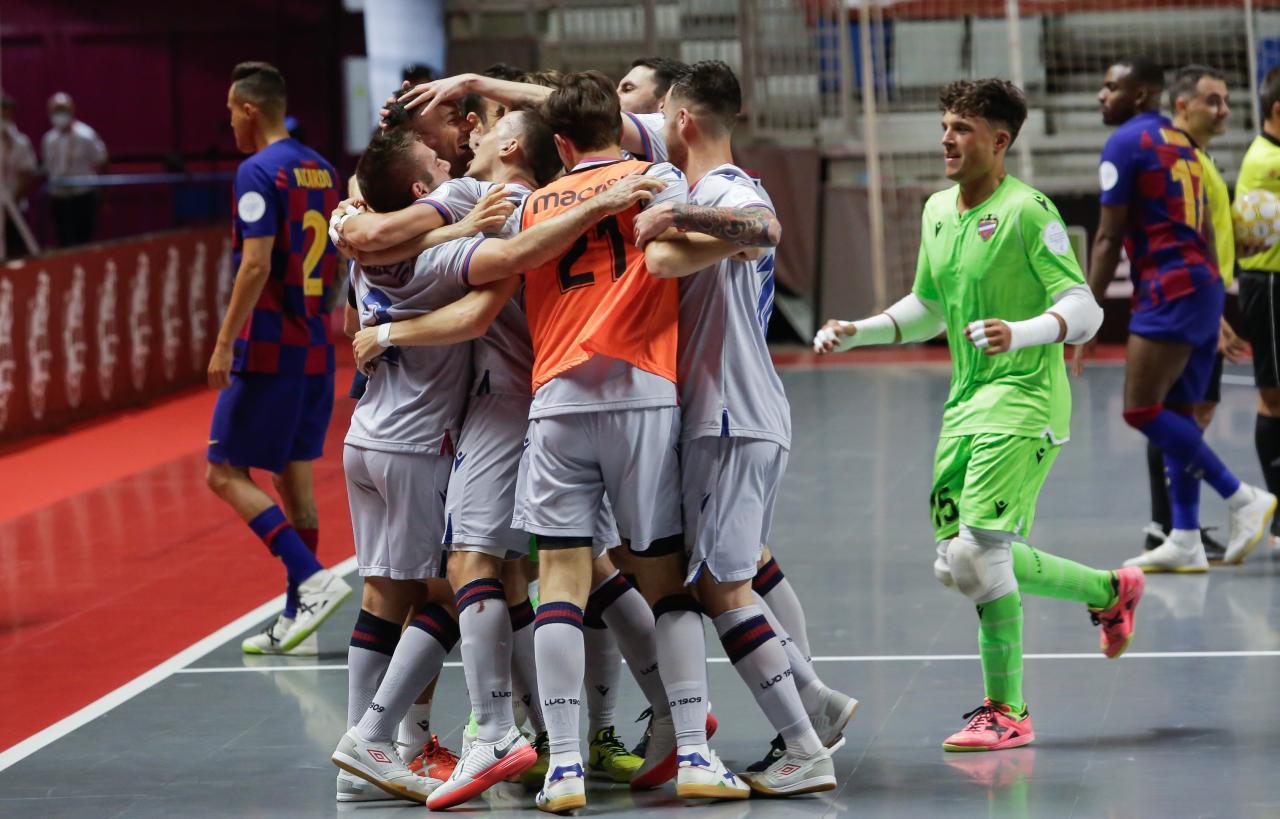 Los jugadores de Levante UD FS celebran el pase a Semifinal