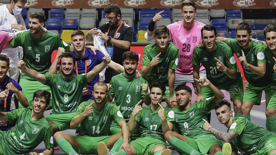 Los jugadores del BeSoccer CD UMA Antequera celebran el Ascenso a Primera División