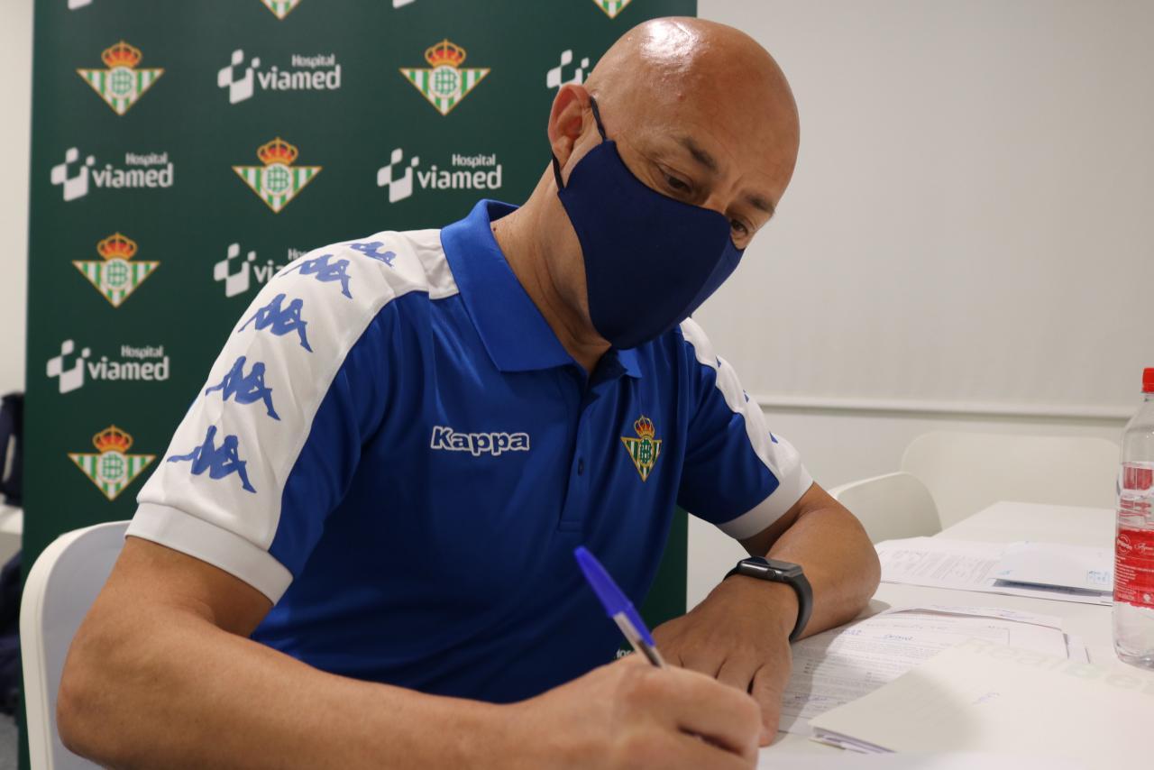 Juanito, técnico del Real Betis Futsal, planifica la pretemporada