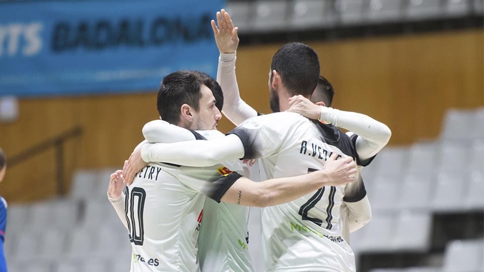 Los jugadores de Industrias Santa Coloma celebran un gol.