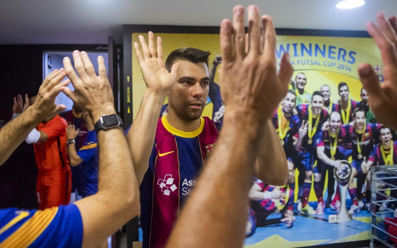 Sergio Lozano, capitán del Barça, en los vestuarios del Palau