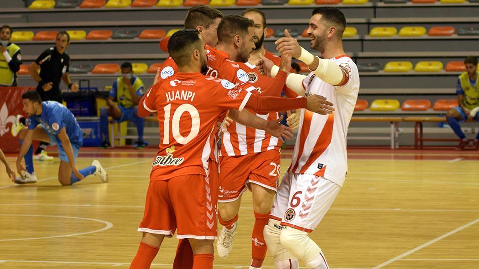 Los jugadores del Jimbee Cartagena celebran un tanto.