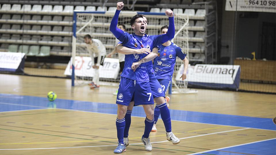 Los jugadores del Bisontes Castellón celebran un gol