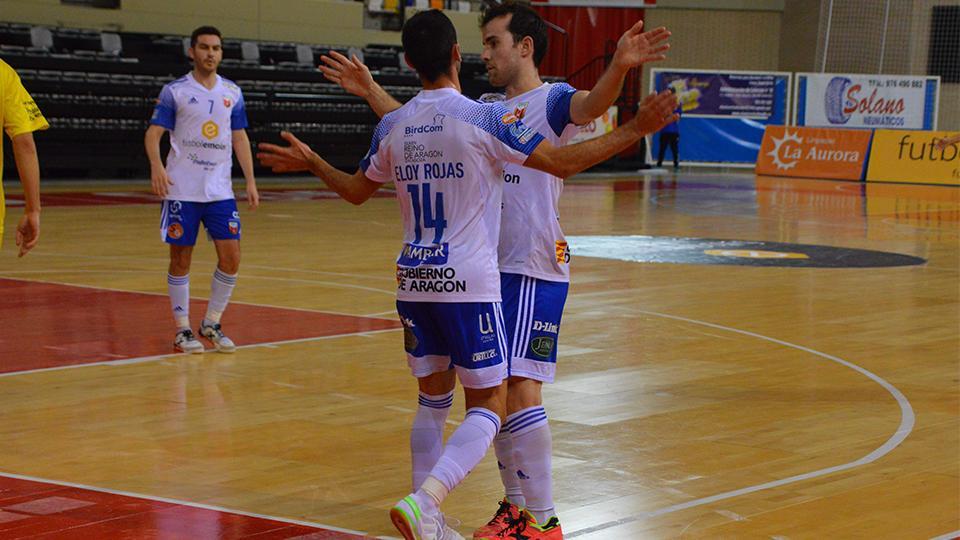 Eloy Rojas, de Fútbol Emotion Zaragoza, celebra un gol.