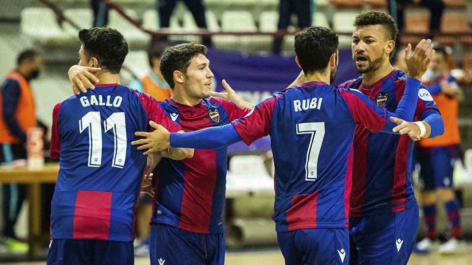 Los jugadores del Levante UD FS celebran un gol.
