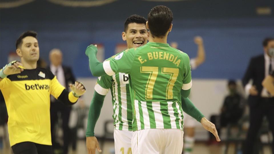 Los jugadores del Real Betis Futsal celebran un tanto