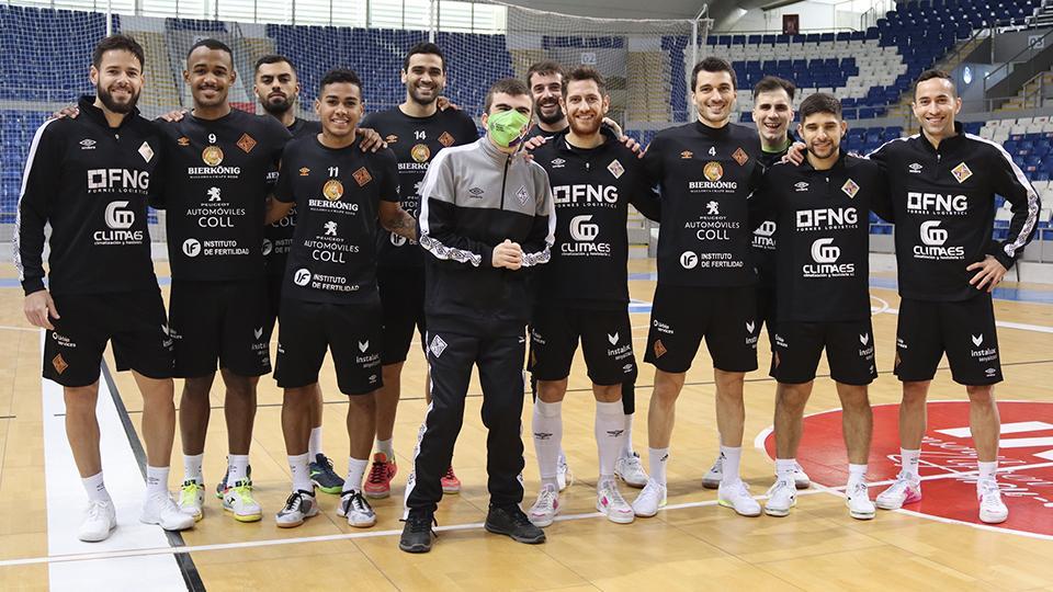 Pablo-posa con la plantilla del Palma Futsal.