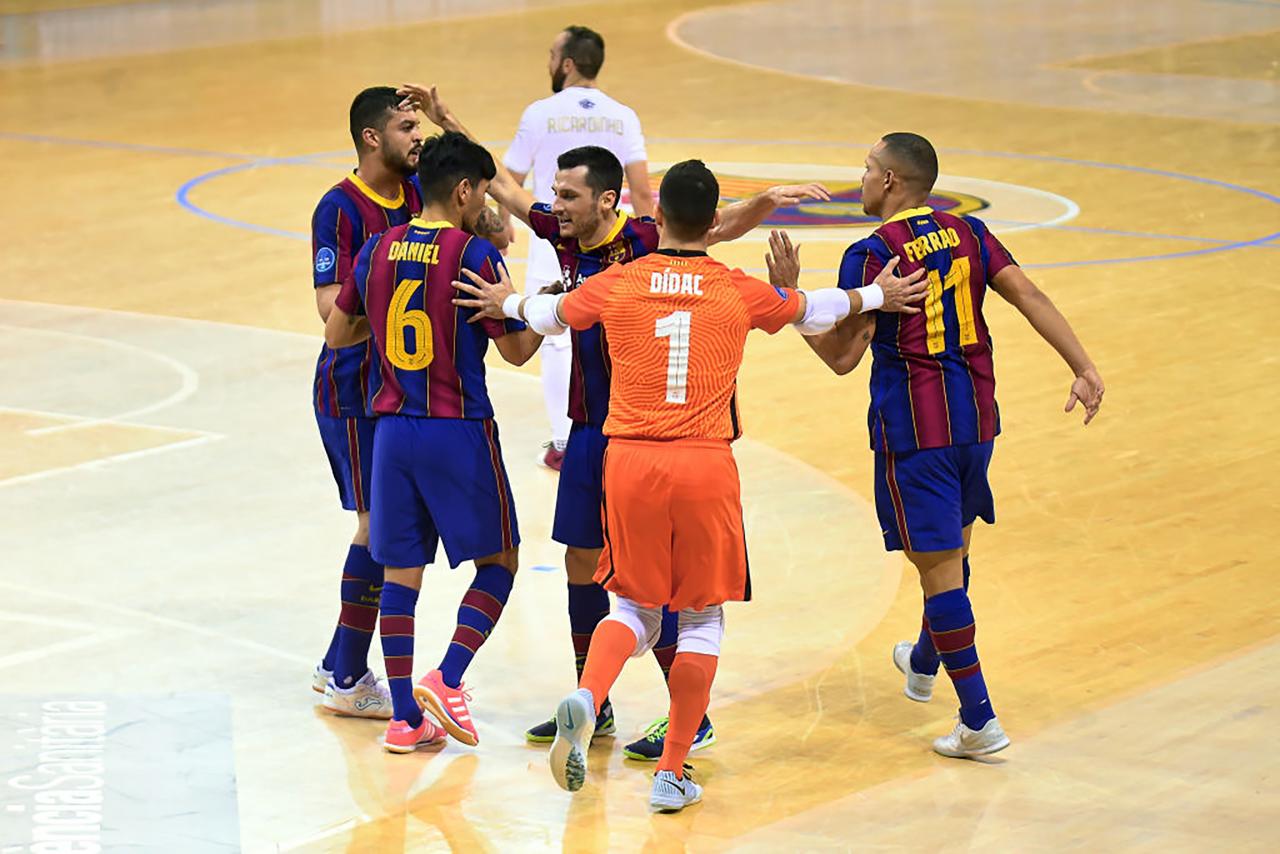 Los jugadores del Barça celebran un gol ante el ACCS