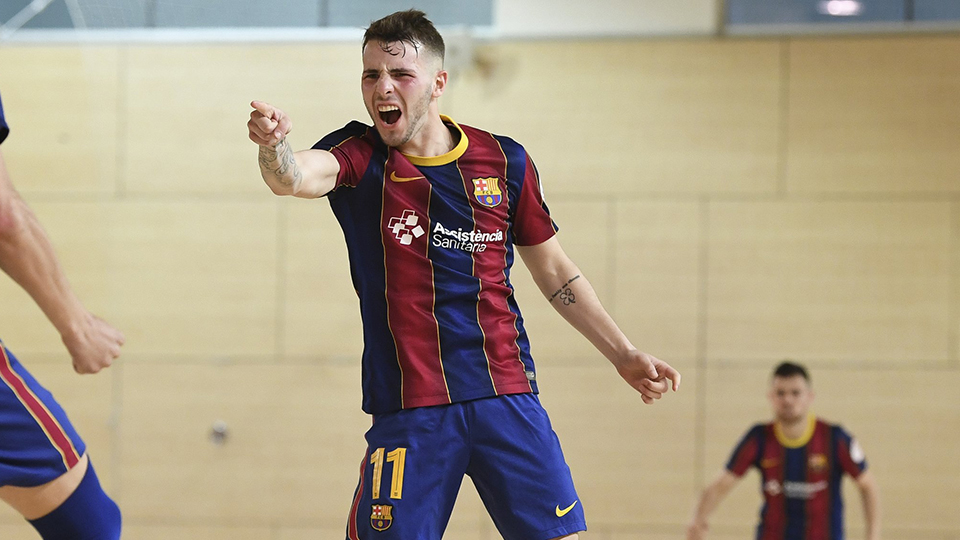 Rufino, jugador del Barça B, celebra un gol.