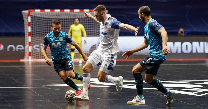 Cecilio y Boyis, de Inter FS, ante Afanasiev, del Ugra de Rusia en la UEFA Futsal Champions League