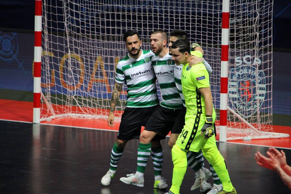 Los jugadores del Sporting celebran el pase a la Final de la UEFA Futsal Championes League
