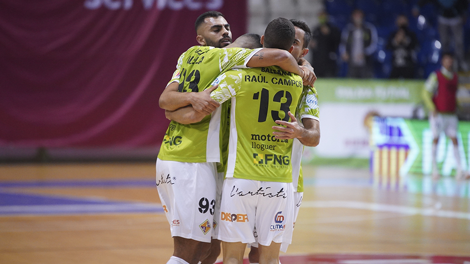 Los jugadores del Palma Futsal celebran un gol.