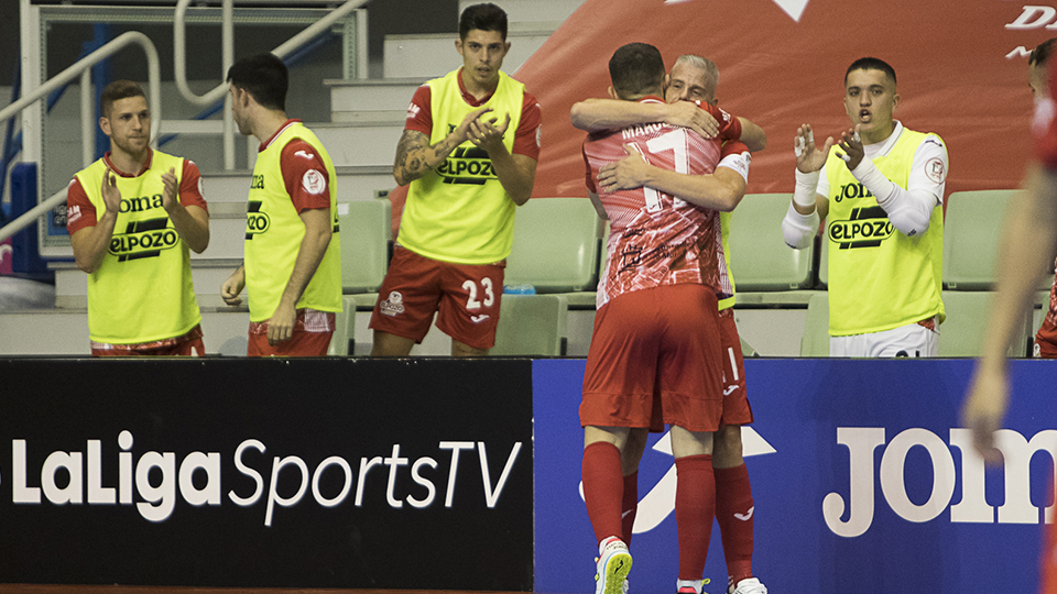 Los jugadores de ElPozo Murcia Costa Cálida celebran un gol.