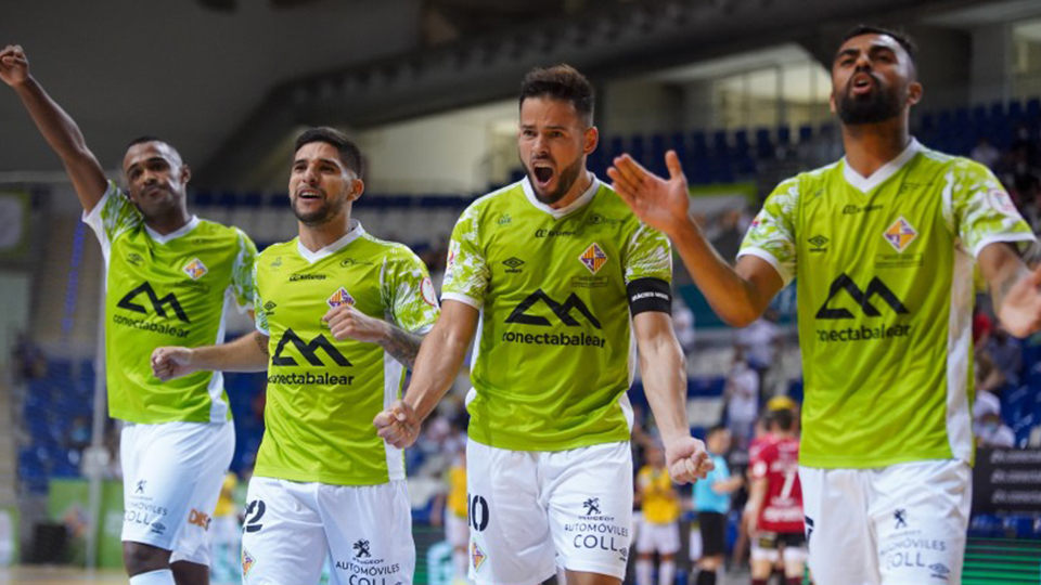 Los jugadores del Palma Futsal celebran un tanto.