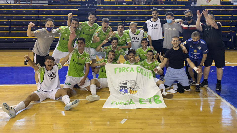 Los jugadores del ETB Calviá Palma Futsal ‘B’ festejan el ascenso.