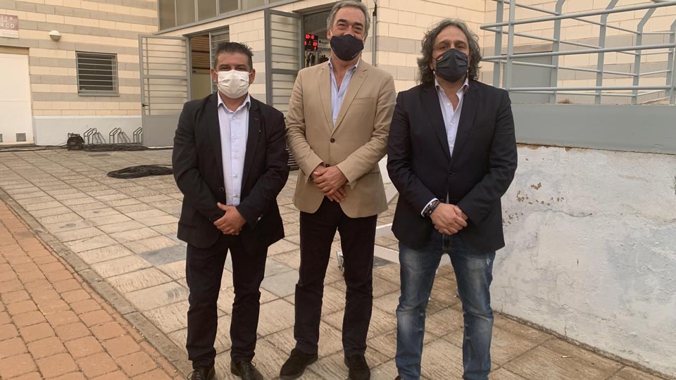 Luis Palencia, Javier Lozano y Manolo Bueno, en los aledaños del pabellón Virgen de la Cabeza.