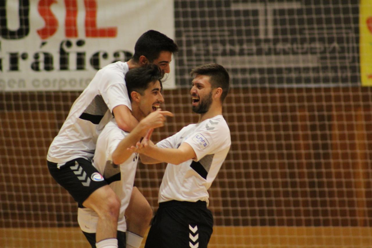 Los jugadores de Rivas Futsal celebran un gol.