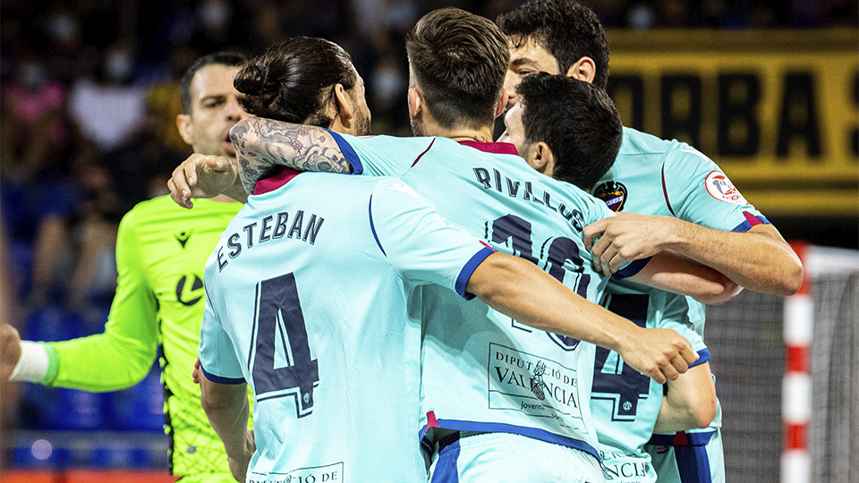 Los jugadores del Levante UD FS festejan un gol.