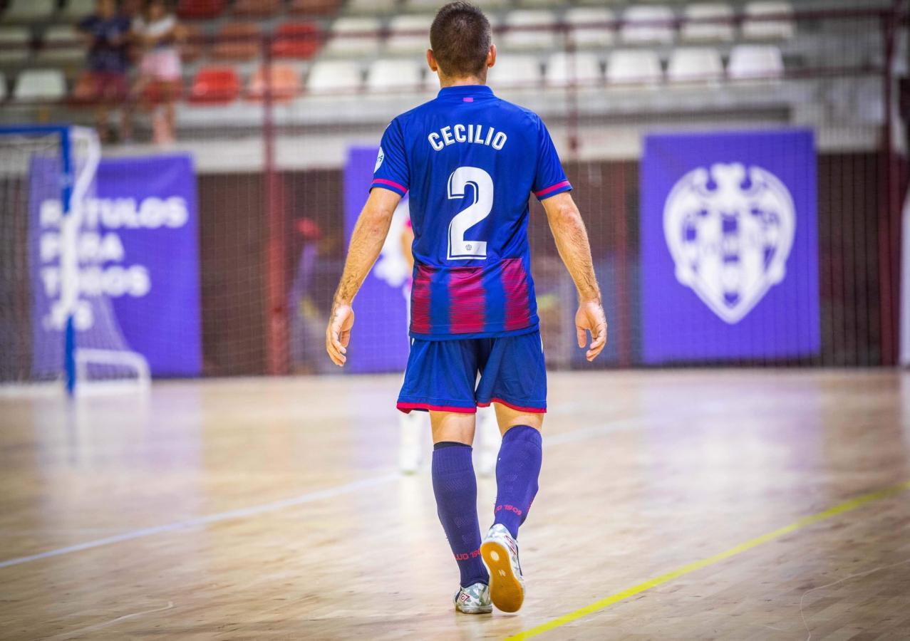 Cecilio, jugador del Levante UD FS, durante un encuentro.