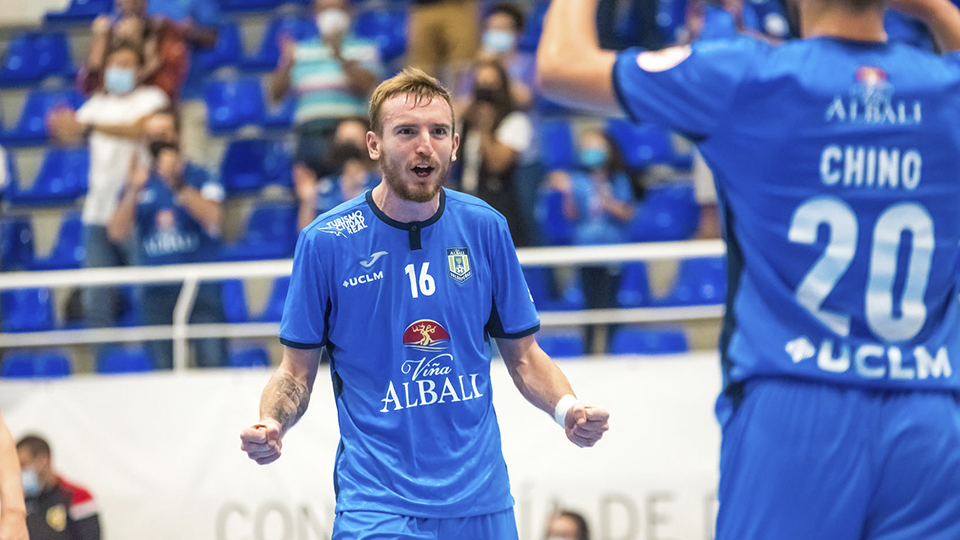 Sergio González, jugador del Viña Albali Valdepeñas, festeja un gol. (Foto: ACP-FSV)