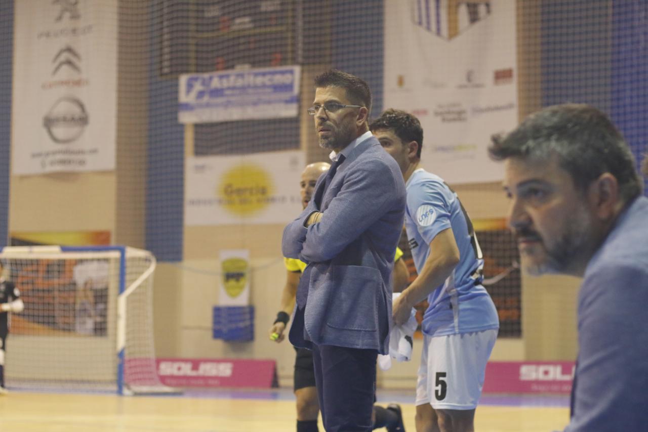 Rubén Barrios, entrenador del Soliss FS Talavera, durante un encuentro.