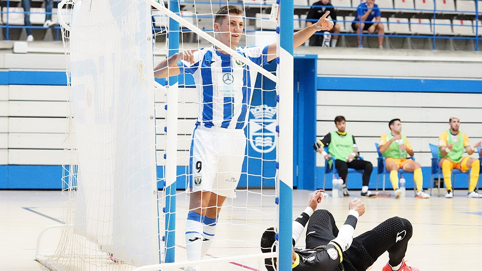 Juanma, del CD Leganés, celebra un gol