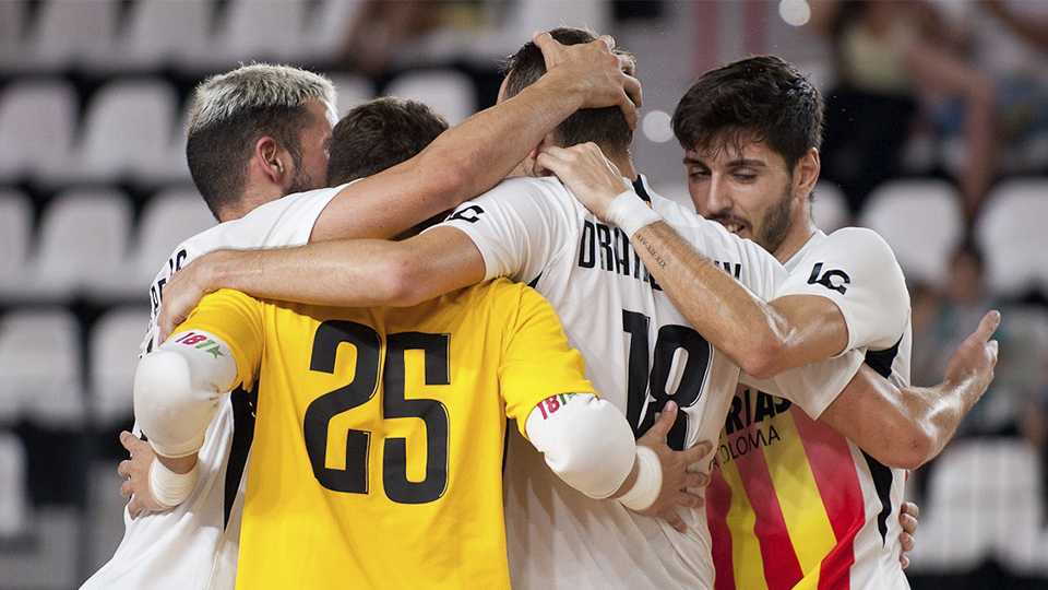 Los jugadores de Industrias Santa Coloma celebran un gol.