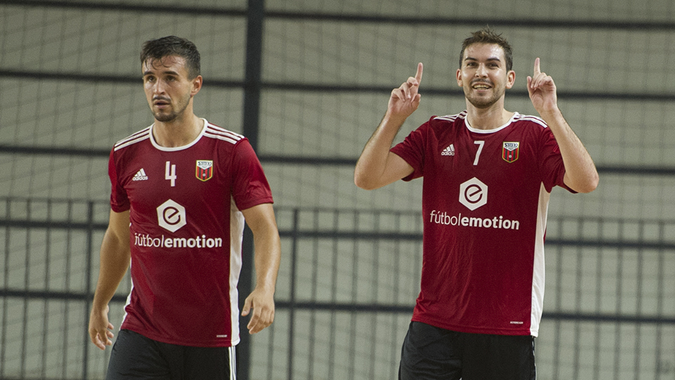 Javi Alonso y Óscar Villanueva celebran un tanto de Fútbol Emotion Zaragoza.